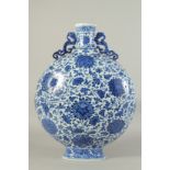 A VERY LARGE CHINESE BLUE AND WHITE PORCELAIN TWIN HANDLE MOON FLASK VASE, painted with large flower