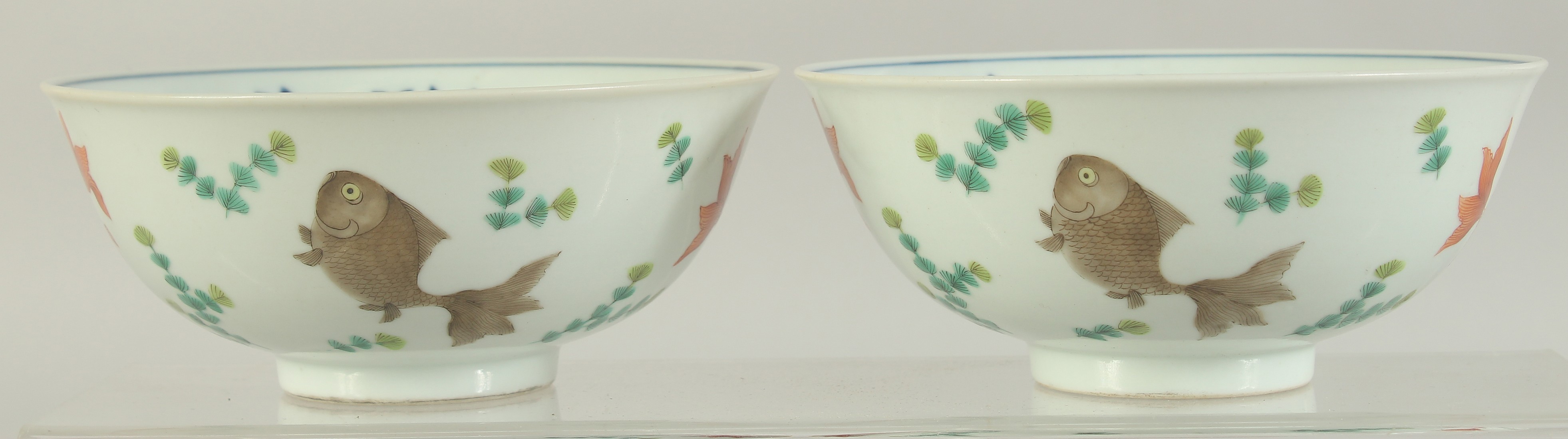 A PAIR OF CHINESE FAMILLE ROSE PORCELAIN BOWLS, the exterior painted with coral red fish, the - Image 2 of 9