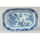 A 19TH CENTURY CHINESE BLUE AND WHITE PORCELAIN RECTANGULAR DISH, painted with exotic birds and
