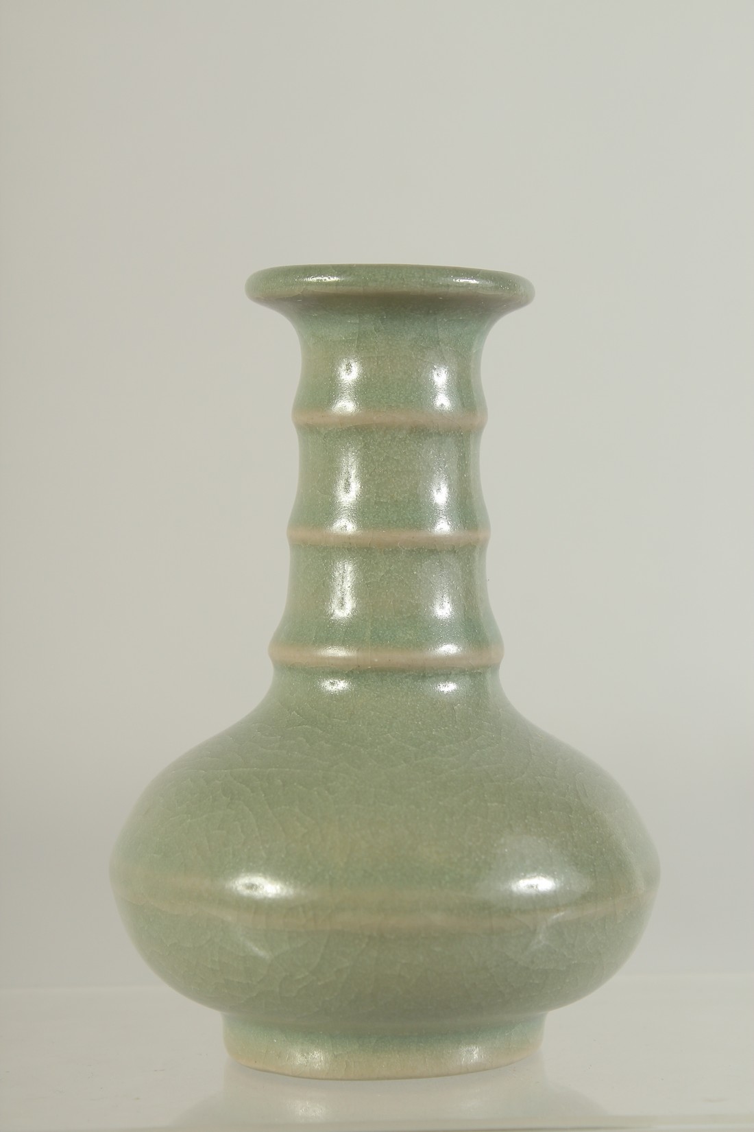 A SMALL CHINESE CELADON GLAZE VASE, 10cm high. - Image 3 of 5