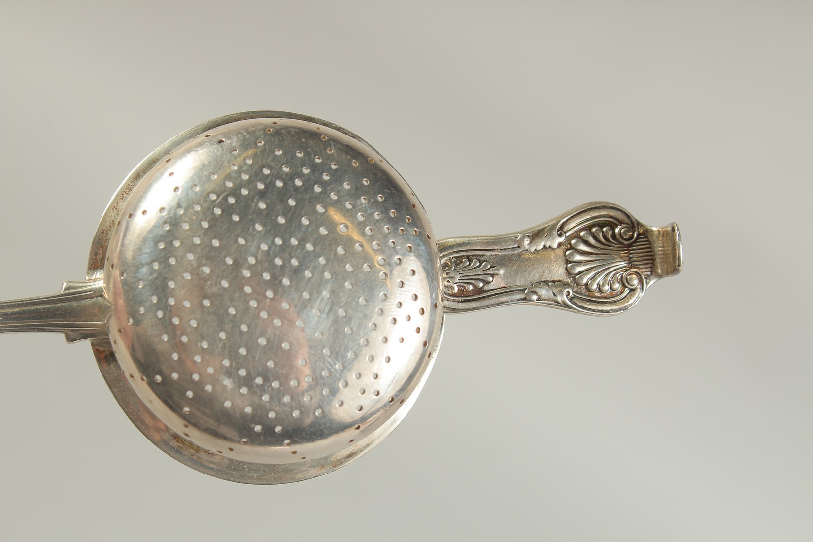 A SILVER TEA STRAINER, LONDON, 1904, together with a silver frame. Tea strainer: hallmarked. - Image 4 of 9