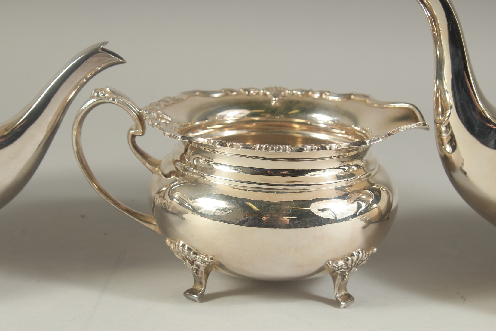 A VERY GOOD FOUR PIECE SILVER CIRCULAR TEA SET of pie crust design with shell mounts, comprising: - Image 4 of 10