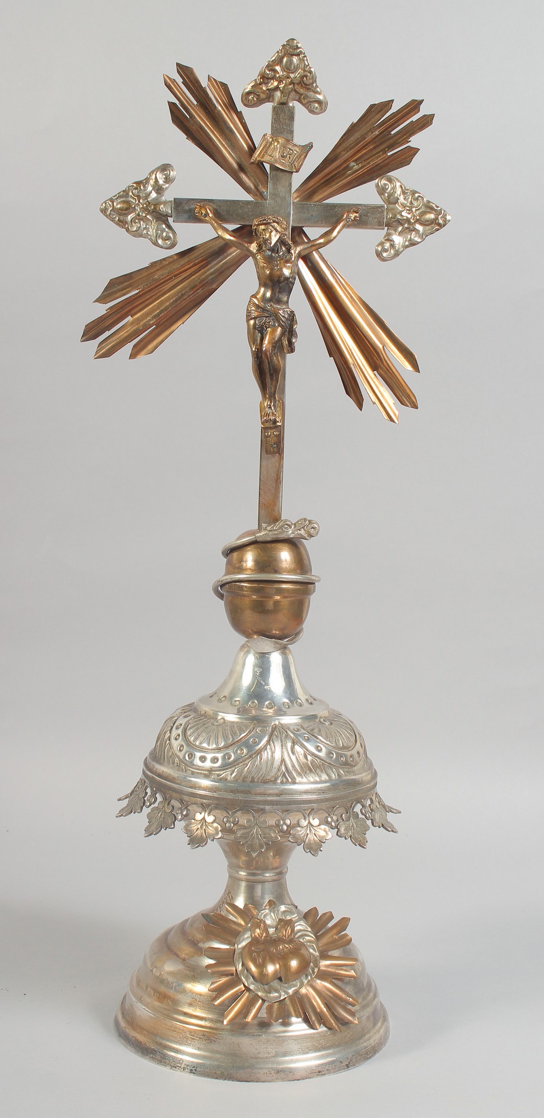 A CONTINENTAL SILVER GILT ALTER PIECE. 21ins high.