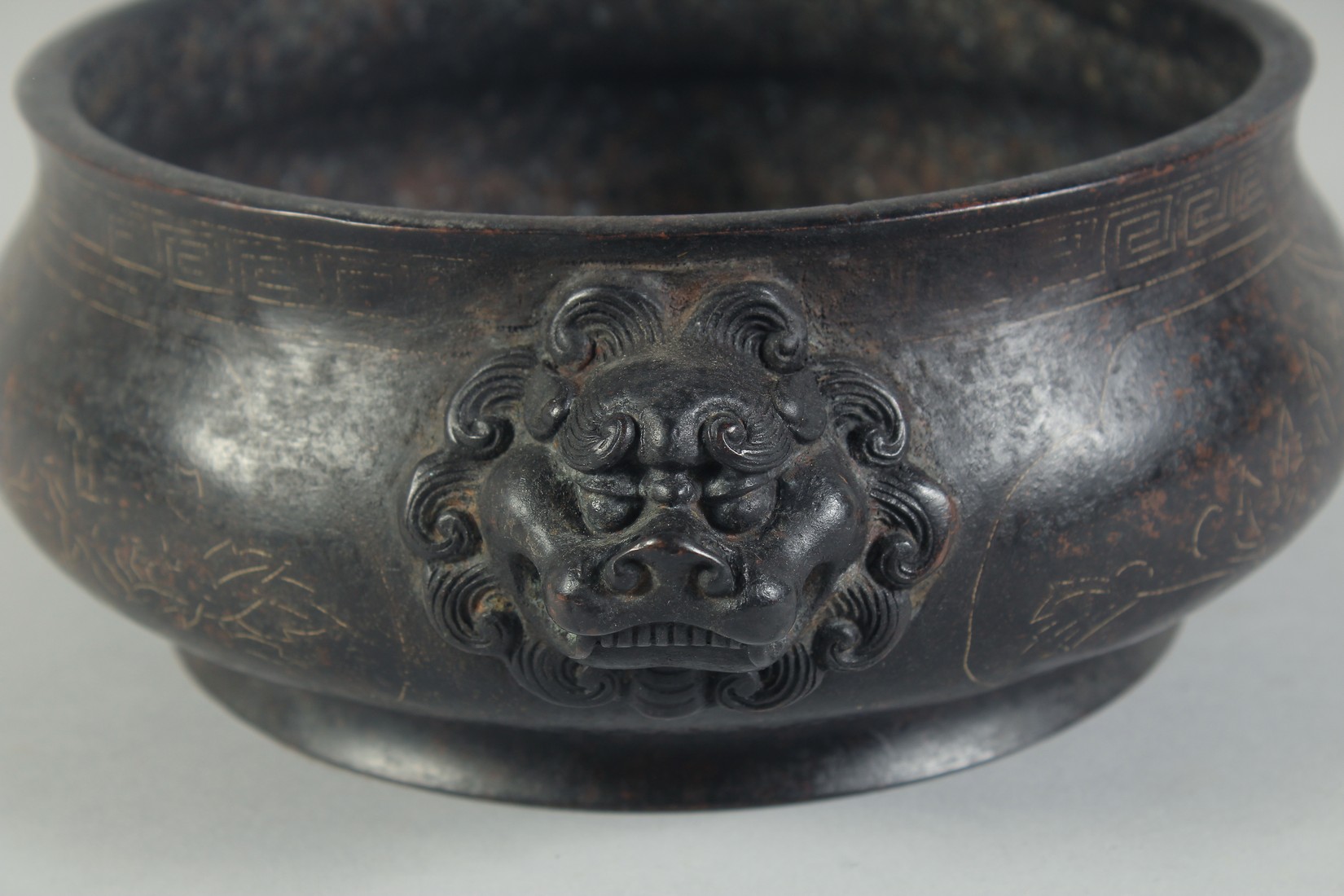 A GOOD CHINESE BRONZE SILVER INLAID CIRCULAR CENSER with dragon handles. 8ins diameter. - Image 2 of 5