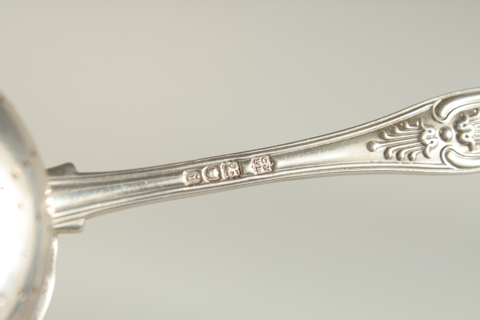 A SILVER TEA STRAINER, LONDON, 1904, together with a silver frame. Tea strainer: hallmarked. - Image 7 of 9