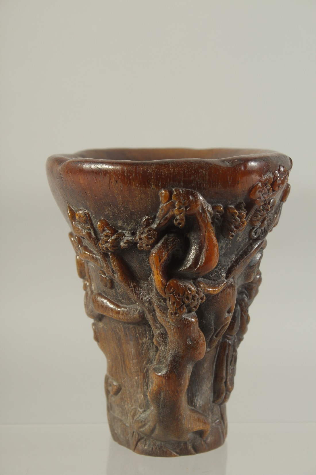 A CHINESE CARVED HORN LIBATION CUP. 5.5ins high. - Image 4 of 6