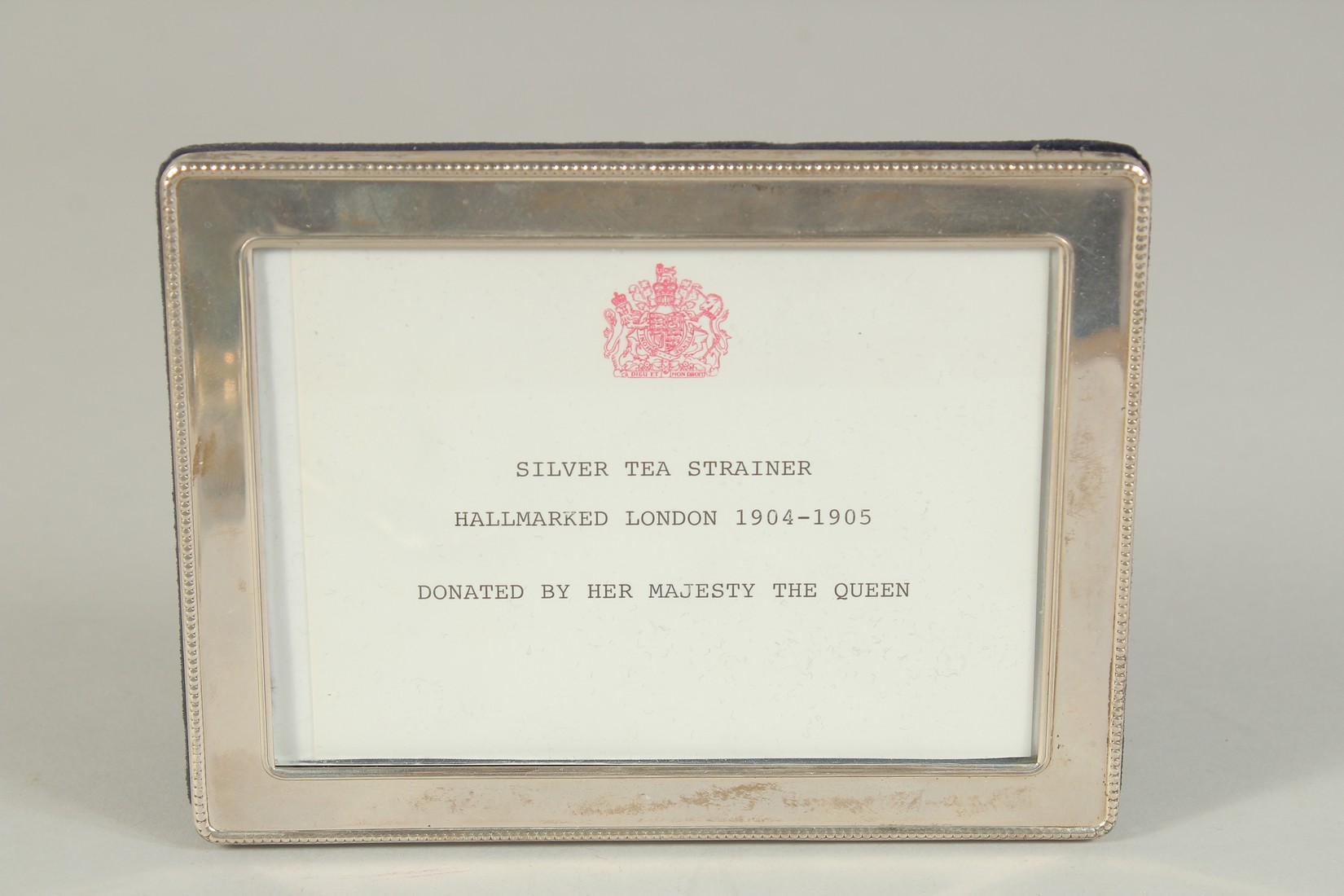 A SILVER TEA STRAINER, LONDON, 1904, together with a silver frame. Tea strainer: hallmarked. - Image 8 of 9