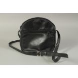 AN EUNY OF ITALY BLACK LEATHER BAG, 7ins long with leather handle (used)