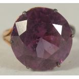 A LARGE SINGLE STONE SYNTHETIC ALEXANDRITE set in 14ct gold.