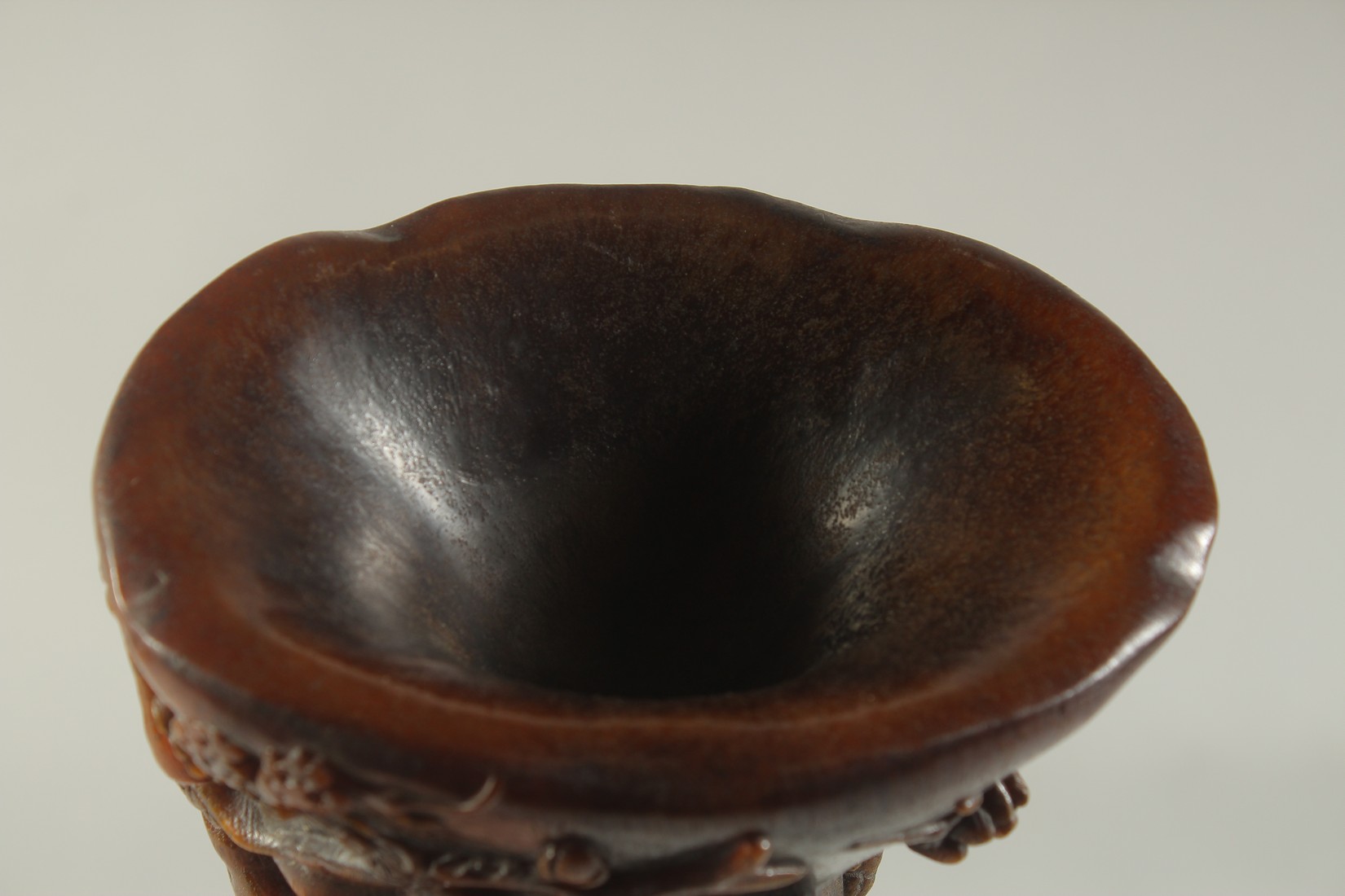 A CHINESE CARVED HORN LIBATION CUP. 5.5ins high. - Image 5 of 6