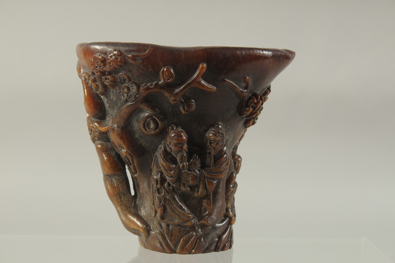 A CHINESE CARVED HORN LIBATION CUP. 5.5ins high. - Image 3 of 6