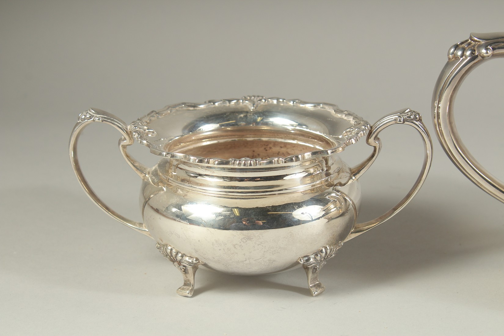 A VERY GOOD FOUR PIECE SILVER CIRCULAR TEA SET of pie crust design with shell mounts, comprising: - Image 2 of 10