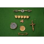 A 15ct gold bar brooch and other jewellery.