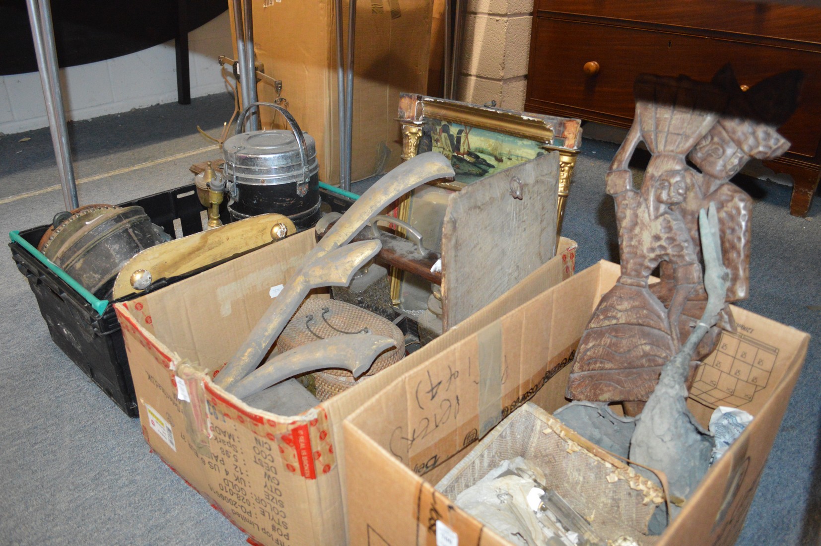 A large quantity of miscellaneous collectabes, metalware etc.