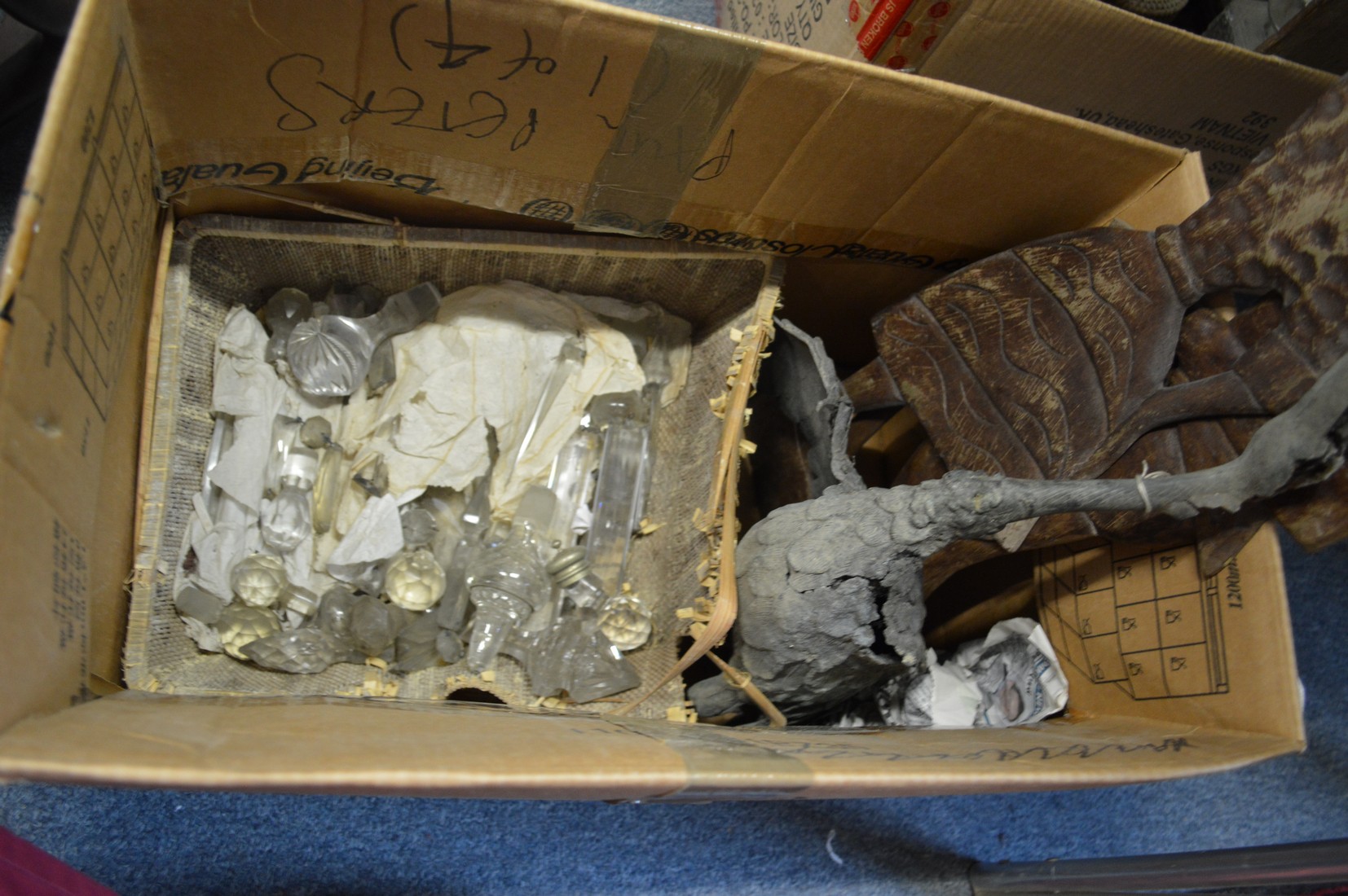A large quantity of miscellaneous collectabes, metalware etc. - Image 2 of 5