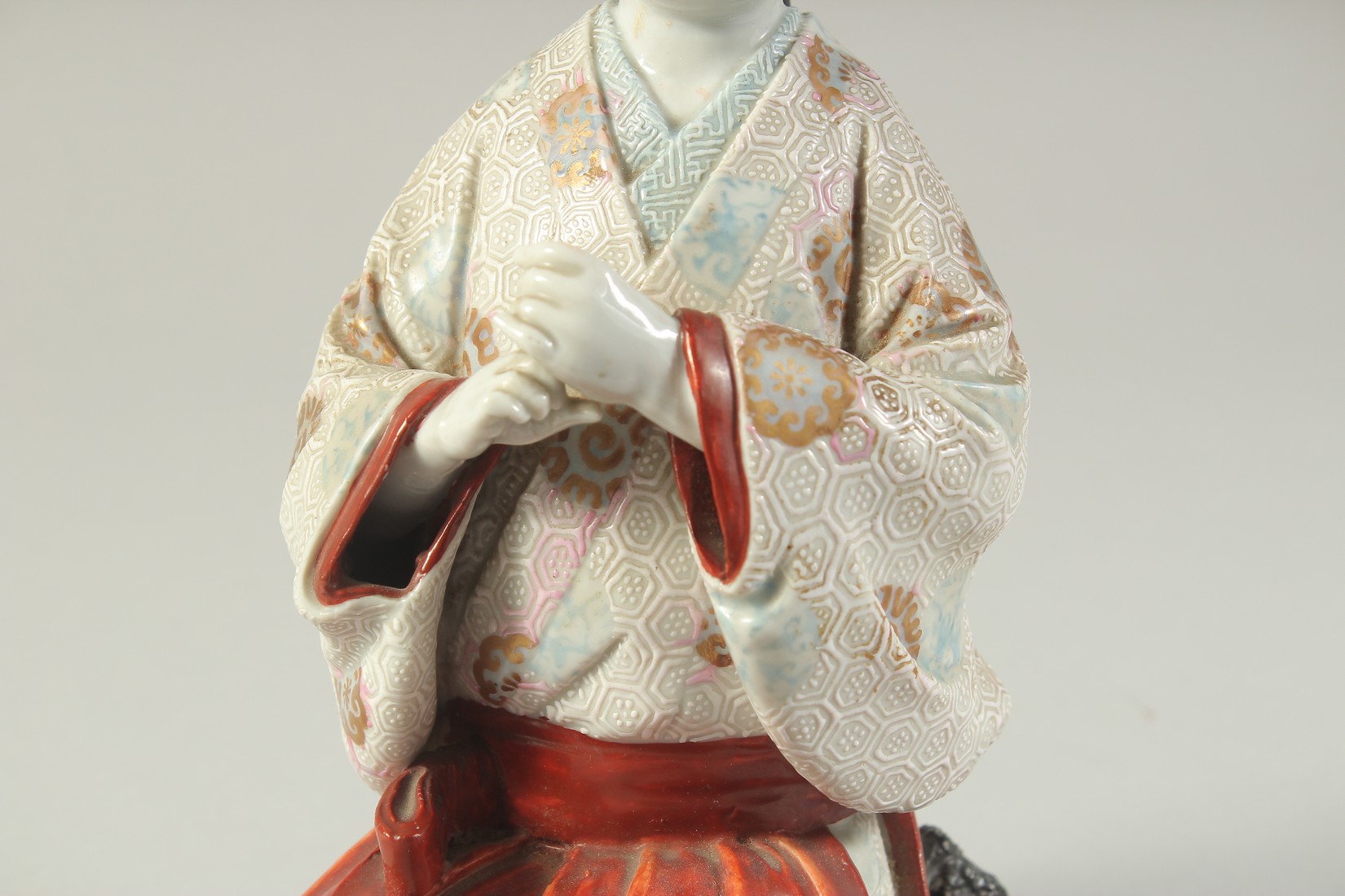 A JAPANESE PORCELAIN IMARI BIJIN, 25cm high. - Image 3 of 8