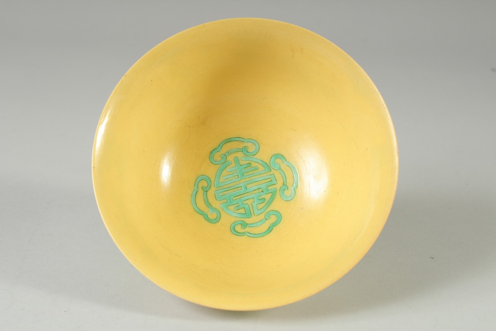 A CHINESE YELLOW GROUND ENAMELLED CRANE BOWL, with longevity symbol to interior and character mark - Image 5 of 7