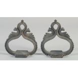 A PAIR OF 17TH-18TH CENTURY INDIAN DECCANI BRONZE HORSE STIRRUPS, with decorative birds, 11.5cm x