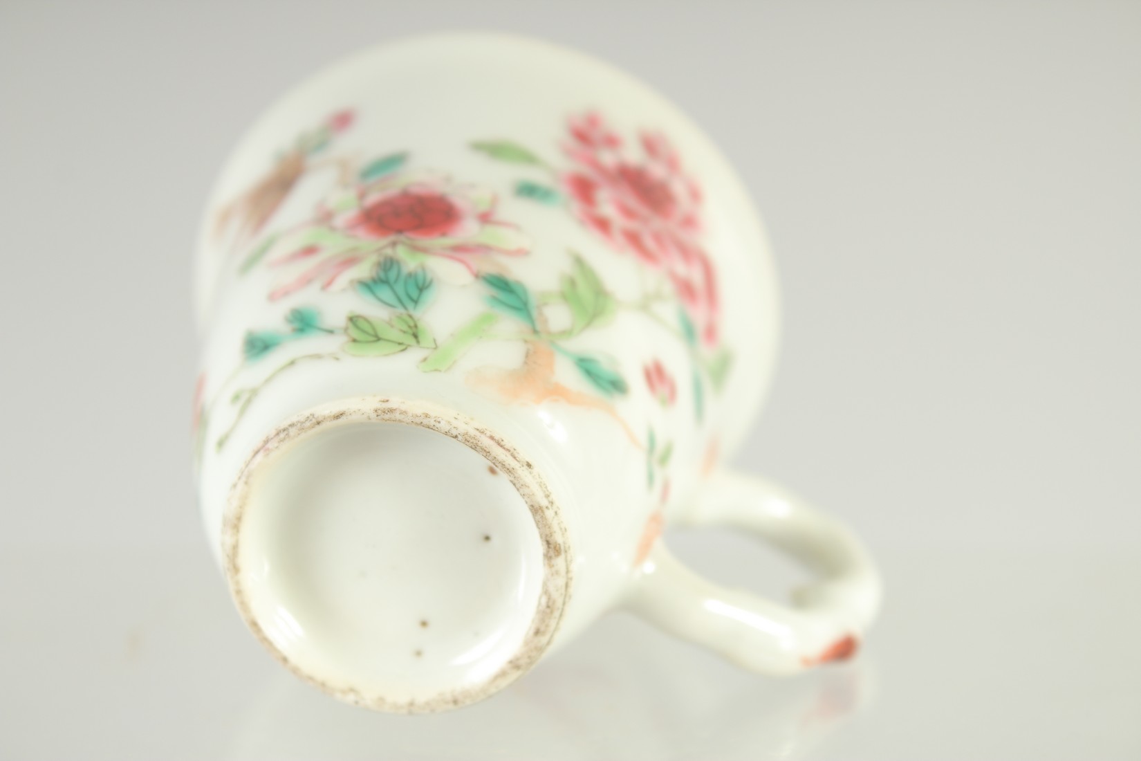 A 19TH CENTURY CHINESE FAMILLE ROSE PORCELAIN TEACUP, painted with a bird and flora, 6cm high. - Image 6 of 6