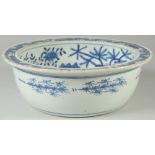 AN EARLY 20TH CENTURY CHINESE BLUE AND WHITE PORCELAIN BOWL, the interior painted with a scene of