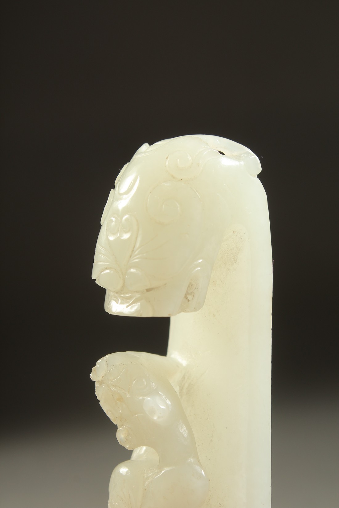 AN 18TH CENTURY CHINESE CARVED JADE DRAGON AND CHILONG BELT HOOK, 12cm long. - Image 3 of 7