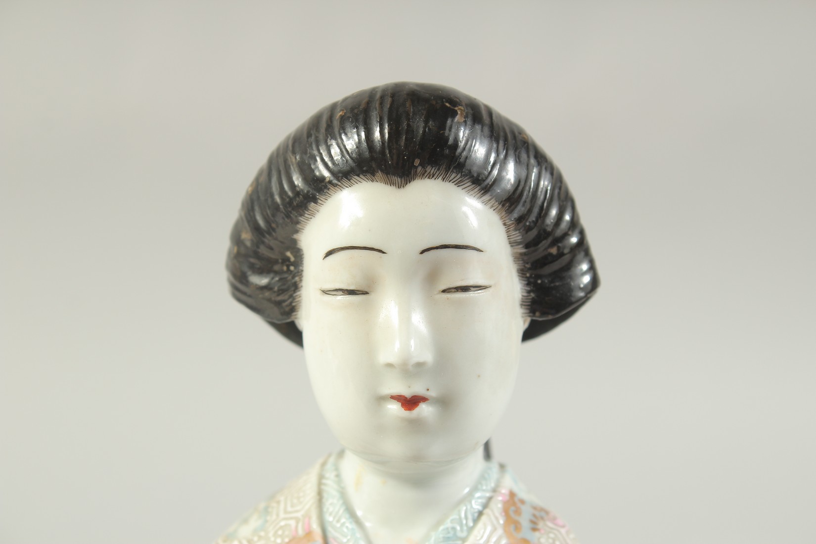 A JAPANESE PORCELAIN IMARI BIJIN, 25cm high. - Image 2 of 8