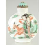 A SMALL CHINESE FAMILLE VERTE PORCELAIN SNUFF BOTTLE, painted with a female figure and deer, 6cm