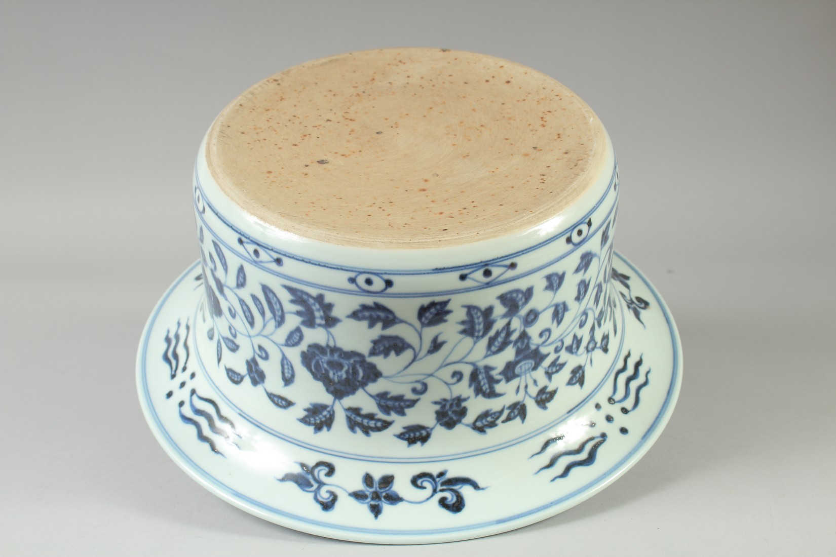 A CHINESE BLUE AND WHITE PORCELAIN WATER BASIN, the interior with auspicious symbols and lotus, 31. - Image 5 of 5