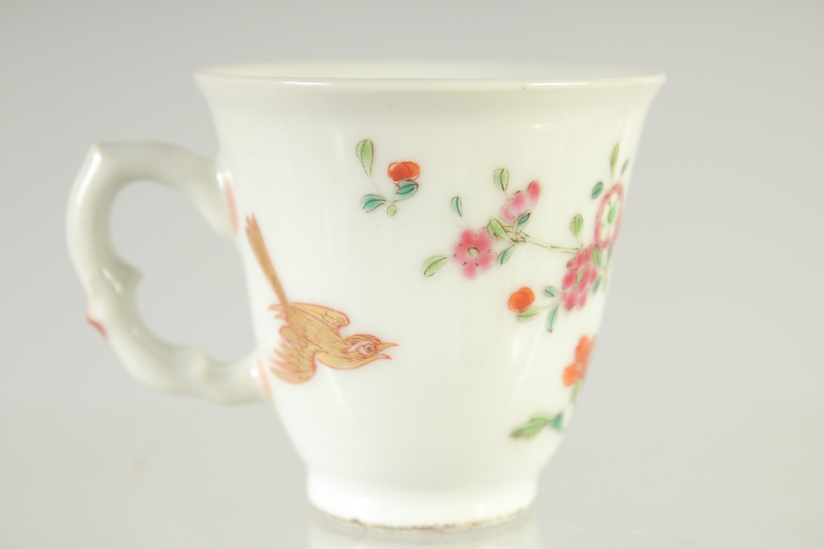 A 19TH CENTURY CHINESE FAMILLE ROSE PORCELAIN TEACUP, painted with a bird and flora, 6cm high. - Image 3 of 6