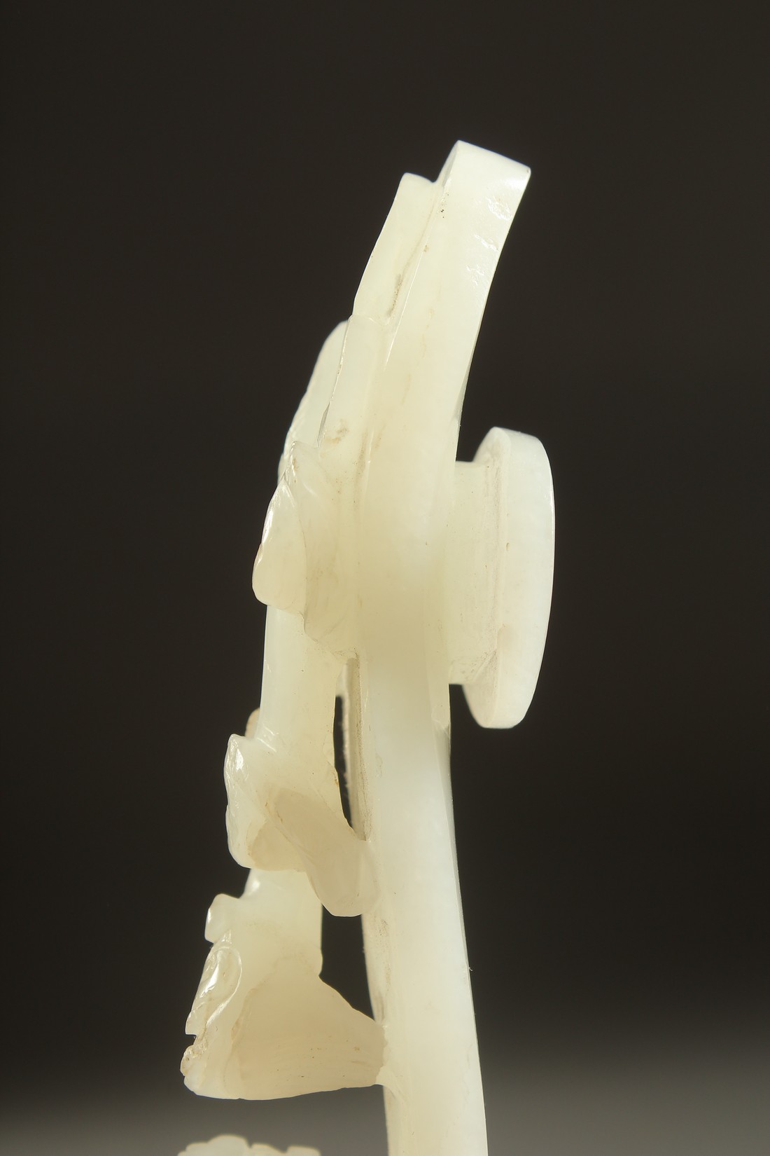 AN 18TH CENTURY CHINESE CARVED JADE DRAGON AND CHILONG BELT HOOK, 12cm long. - Image 6 of 7