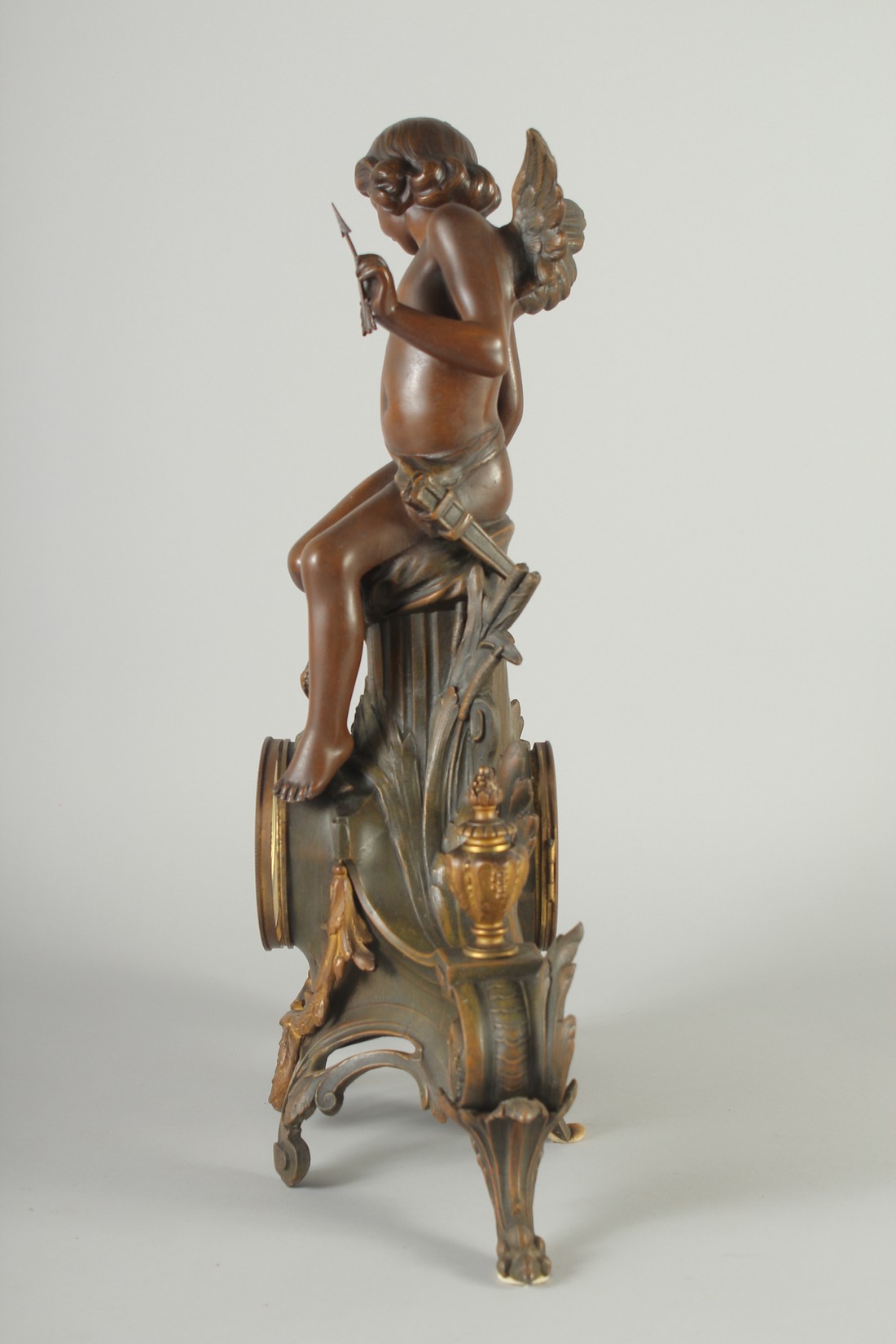 A 19TH CENTURY FRENCH SPELTER FIGURAL MANTLE CLOCK with eight day movement, floral painted porcelain - Image 2 of 5