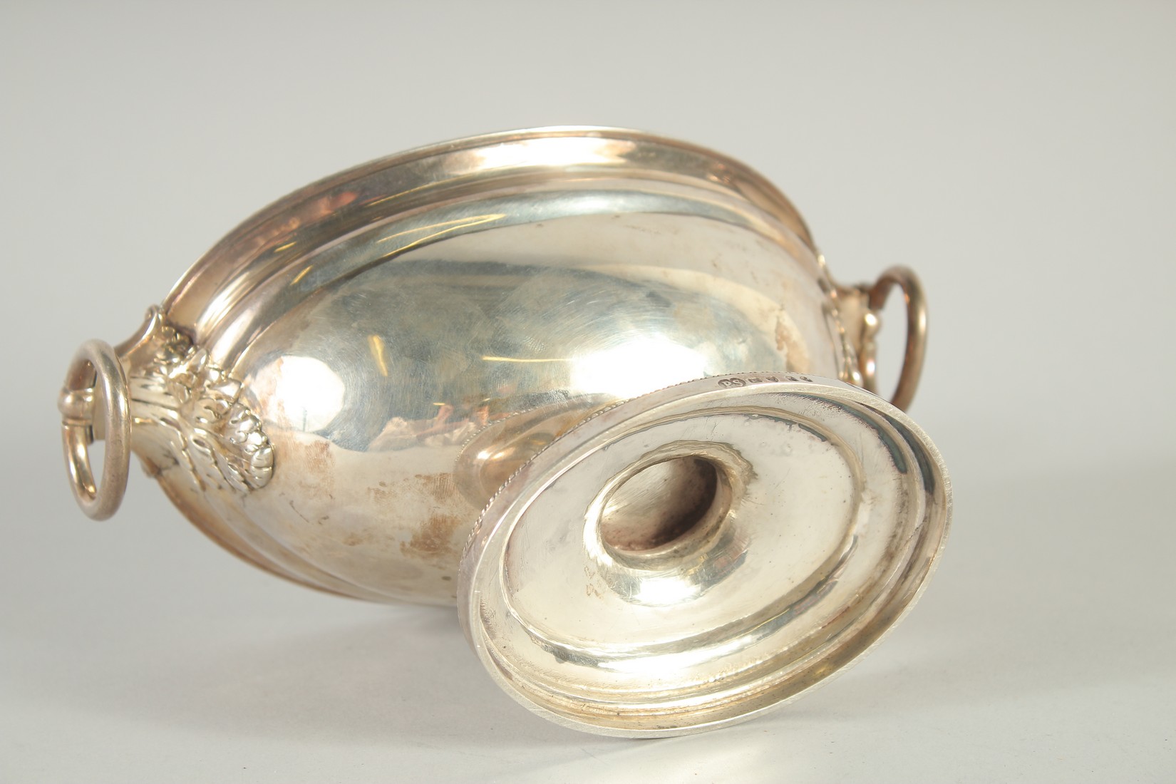 A GEORGE III OVAL SILVER SAUCE TUREEN AND COVER by PAUL STORR with gadrooned edges and ring handles. - Image 4 of 4