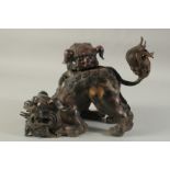 A GOOD CHINESE BRONZE DOG OF FOE GROUP with two dogs. 8ins high