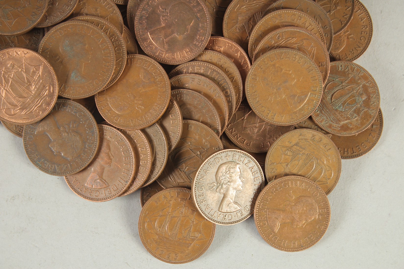 A BAG OF ONE HUNDRED AND TWENTY THREE HALF PENNIES, mostly Elizabeth II. - Image 2 of 6