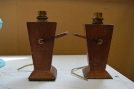 A pair of table lamps.