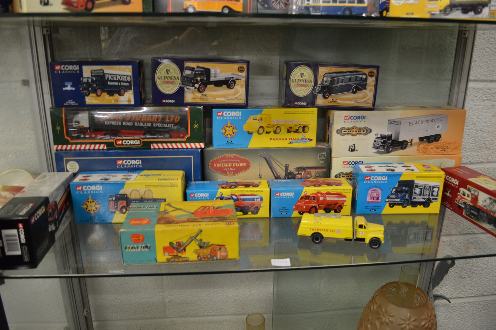 A good collection of Corgi model vehicles, boxed. - Image 3 of 3