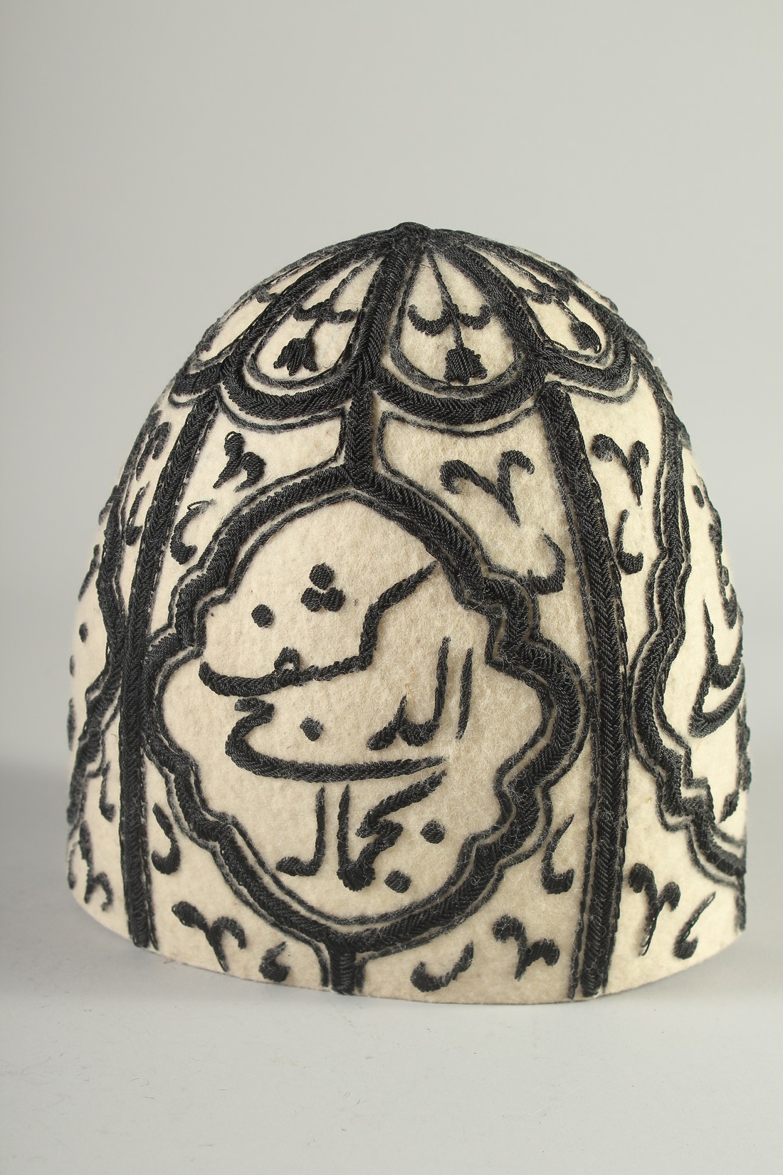 A 20TH CENTURY EMBROIDERED DERVISH HAT. - Image 2 of 6