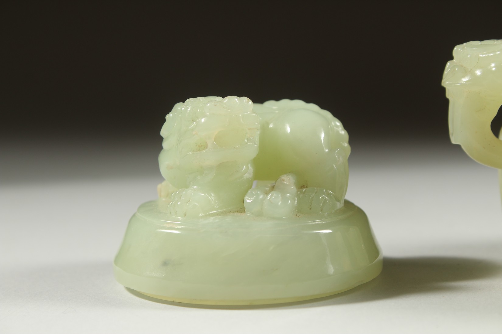 A CARVED JADE KORO AND COVER on a fitted wooden stand, with drop ring twin handles and carved foo - Image 4 of 8
