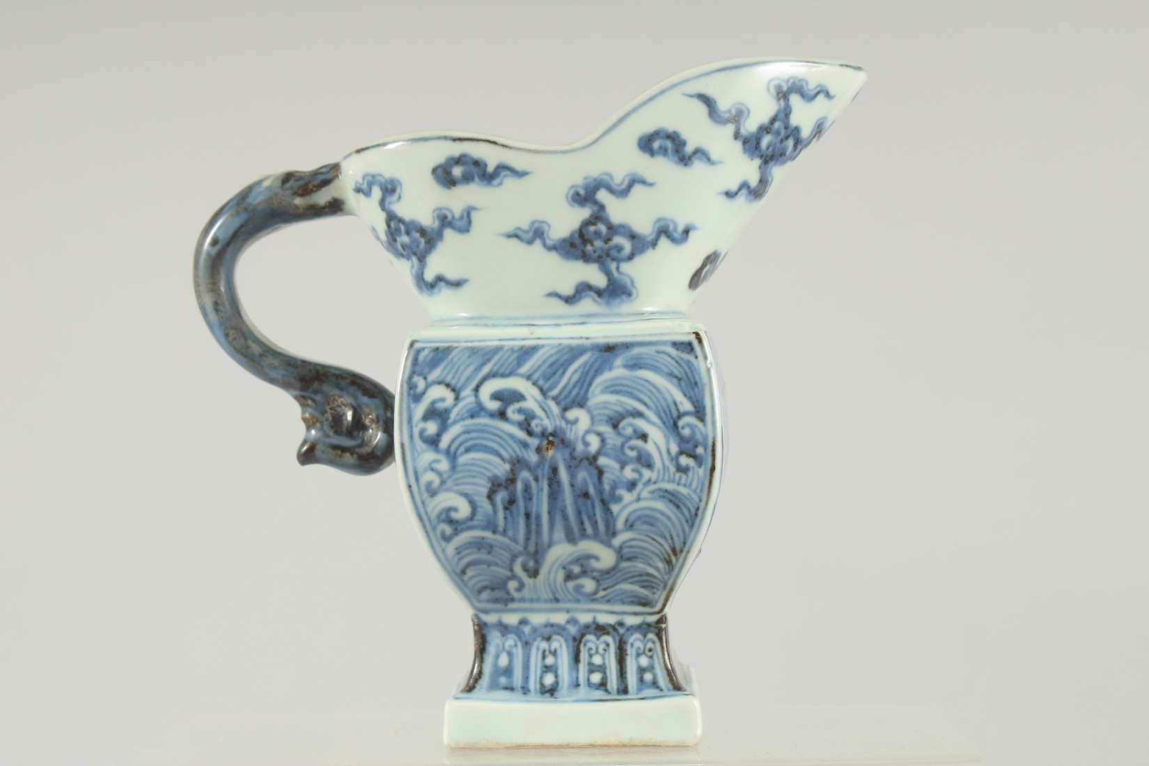 A CHINESE BLUE AND WHITE PORCELAIN JUG, with panels of stylised waves, 16.5cm high. - Image 3 of 6