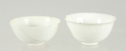 TWO VERY SMALL CHINESE TATHONG CHANNEL SHIPWRECK TEA BOWLS, 1969, (af), 5cm diameter.