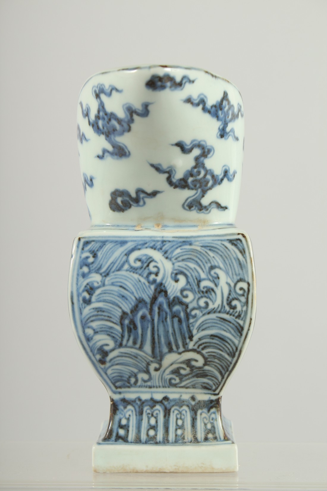 A CHINESE BLUE AND WHITE PORCELAIN JUG, with panels of stylised waves, 16.5cm high. - Image 2 of 6