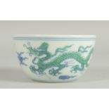 A CHINESE FAMILLE VERTE PORCELAIN CUP, painted with dragons, 7.5cm diameter.