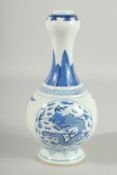 AN EARLY 20TH CENTURY CHINESE BLUE AND WHITE PORCELAIN VASE, decorated with a circular panel of a