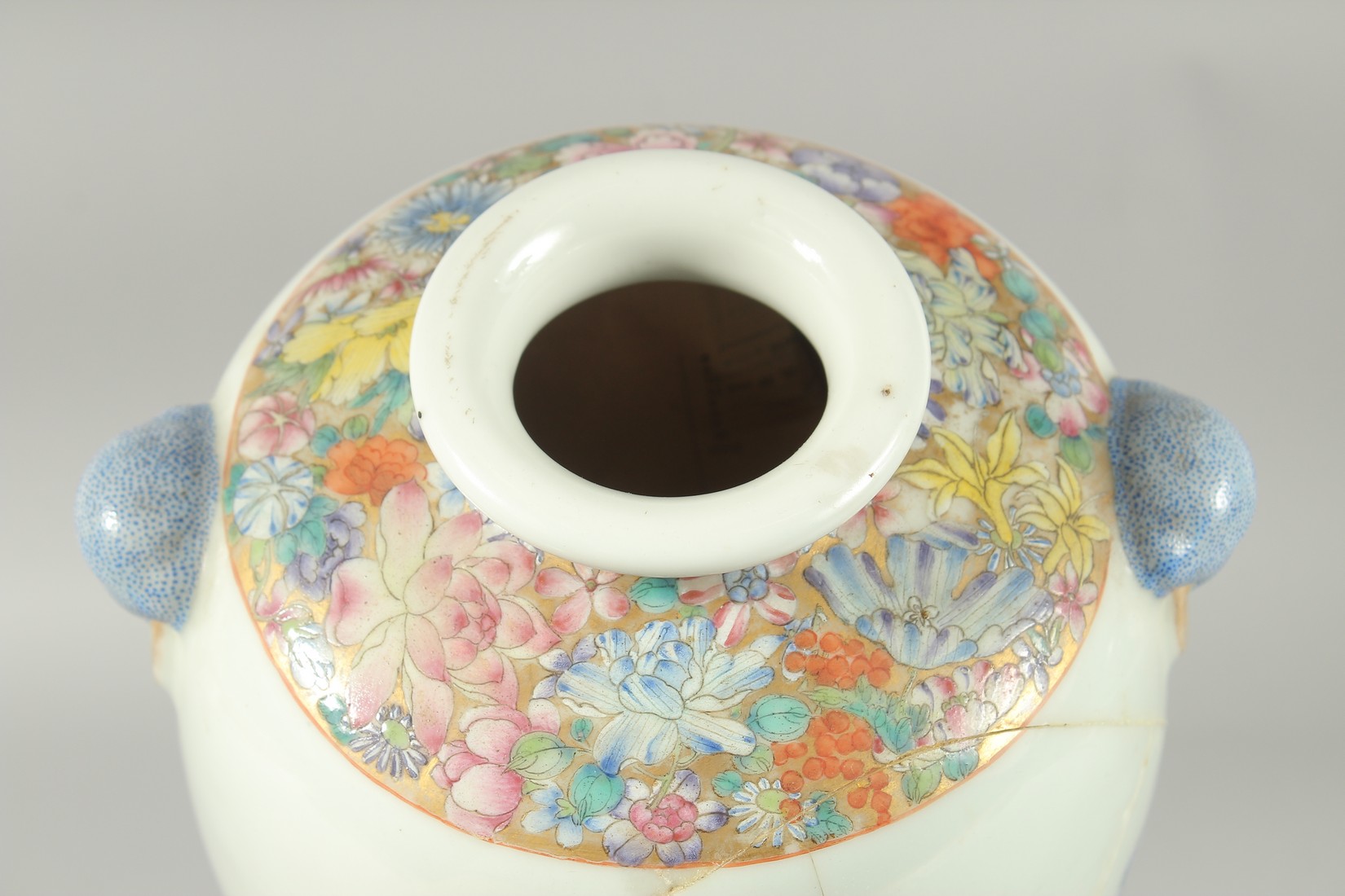 A CHINESE FAMILLE ROSE PORCELAIN VASE on hardwood stand, painted with exotic birds and native flora, - Image 5 of 7