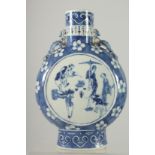 A CHINESE BLUE AND WHITE PORCELAIN MOON FLASK, with moulded chilong handles to the shoulders, each