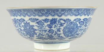 A CHINESE TURQUOISE GLAZE BLUE AND WHITE PORCELAIN BOWL, with floral motif decoration, 16cm