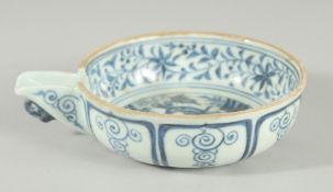 A CHINESE BLUE AND WHITE PORCELAIN OIL CUP, painted with a rabbit, 13cm diameter (excluding spout).