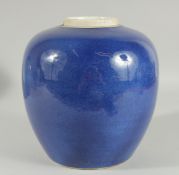 A LARGE CHINESE BLUE GLAZE PORCELAIN JAR, 22cm high.