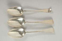 THREE EARLY GEORGIAN SILVER TABLE SPOONS.