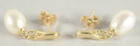 A PAIR OF 9 CARAT GOLD, PEARL AND DIAMOND DROP EARRINGS.